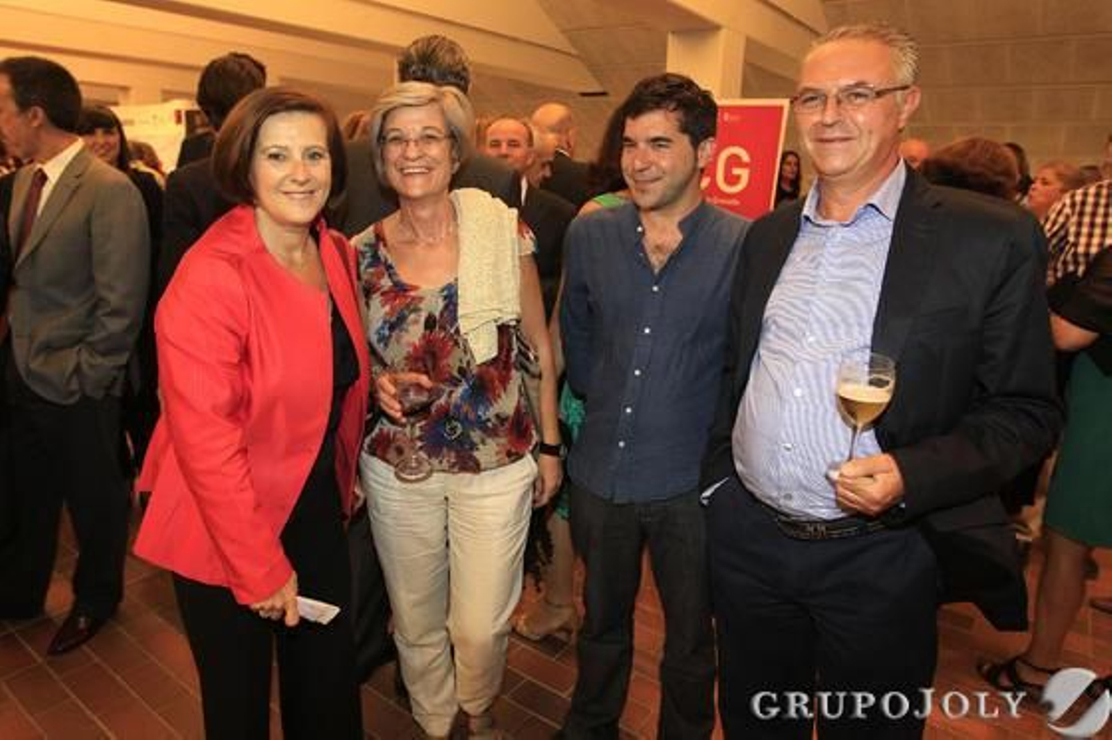 La recién nombrada consejera de Salud de la Junta de Andalucía, María José Sánchez, junto con Manuela Martínez y el secretario de organización de CCOO, Daniel Mesa.

Foto: Pepe Villoslada-Lucia Rivas