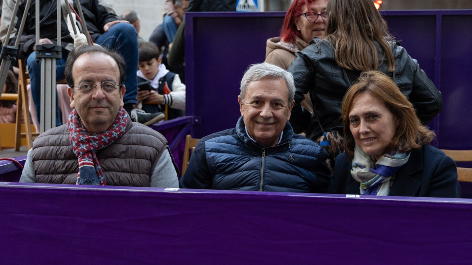 Los cofrades se rinden ante los grandes pasos de misterio del Lunes Santo