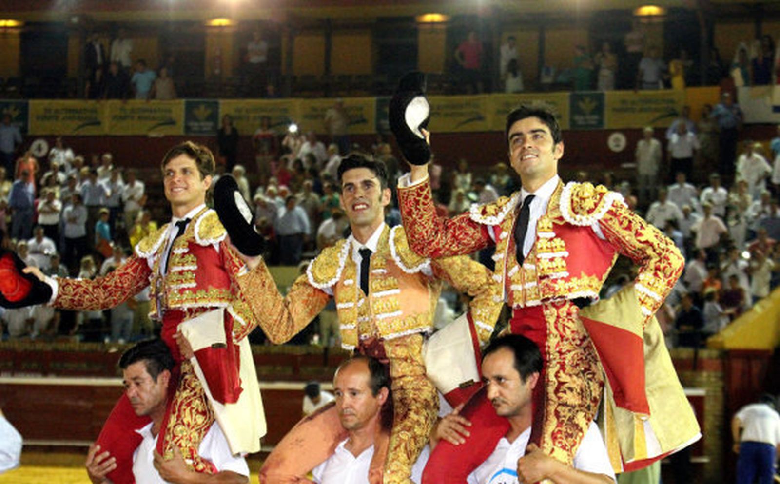 Perera, el Juli, Talavante y el mayoral de Domecq, a hombros