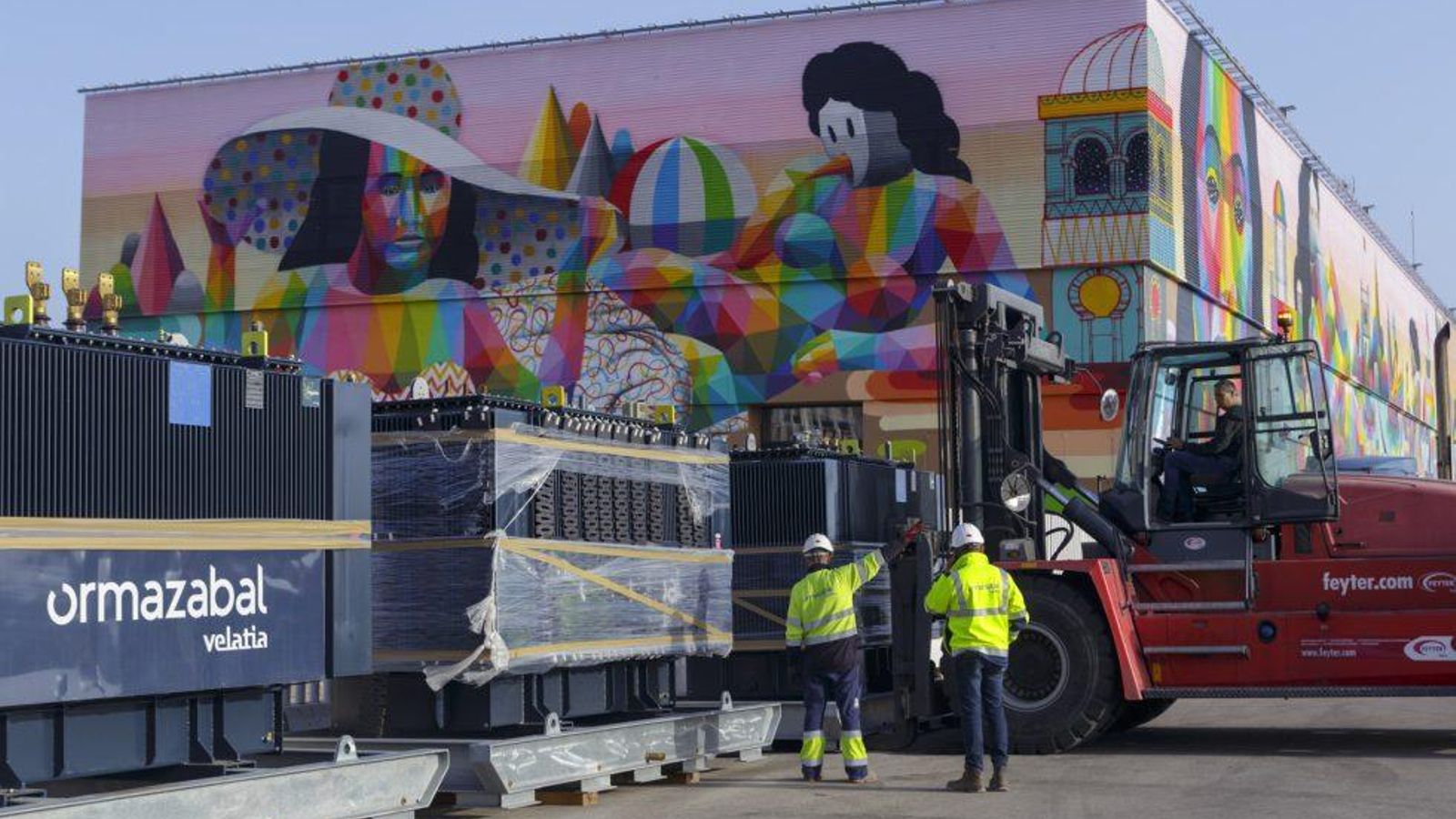 Los componentes del futuro sistema OPS se encontraba ayer ya en el puerto de Cádiz