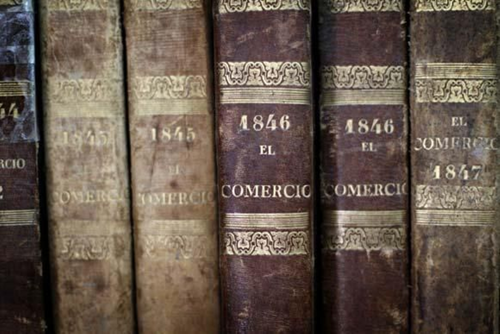 Las hemerotecas persiguen la digitalización de las cabeceras más demandadas, pero la falta de recursos lo convierte en un proceso muy lento

Foto: Lourdes de Vicente