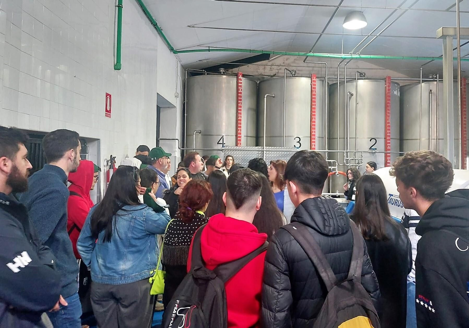 Visita de los estudiantes a una cooperativa.