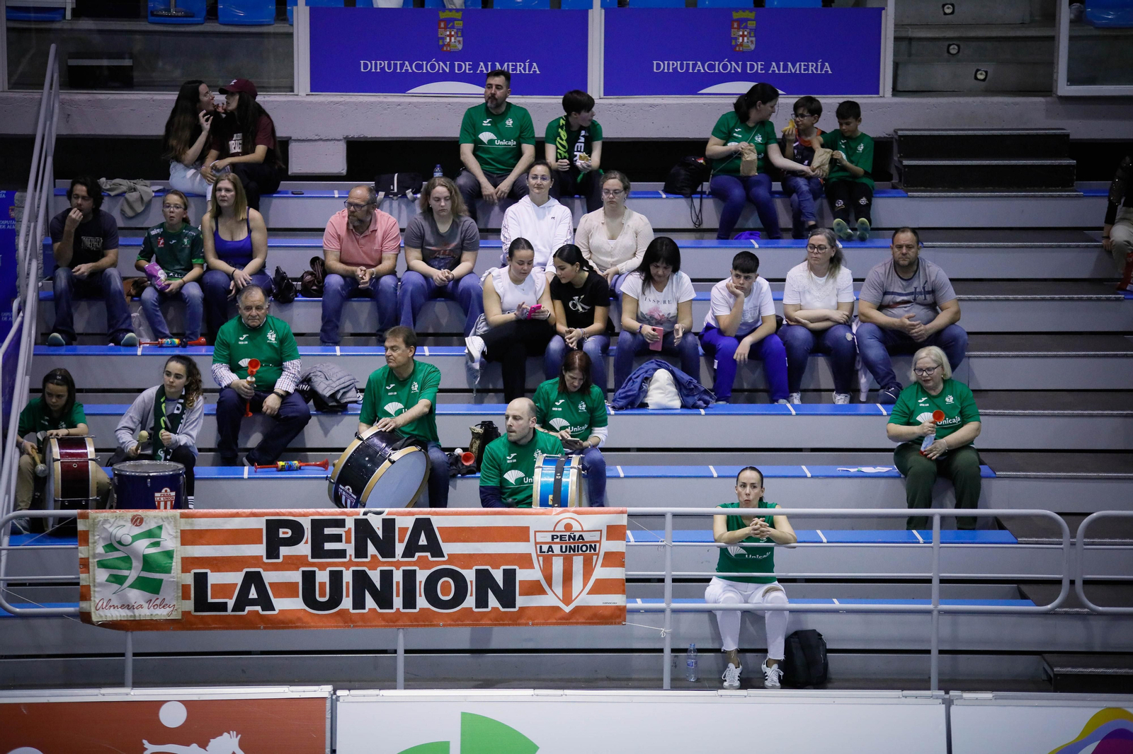 Imágenes del Unicaja Almería frente al conjunto valenciano de voleibol