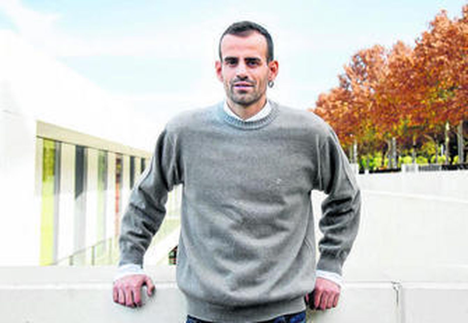 Miguel Ángel Bustamante, fotografiado en el Paseo de Juan Carlos I, de Sevilla.