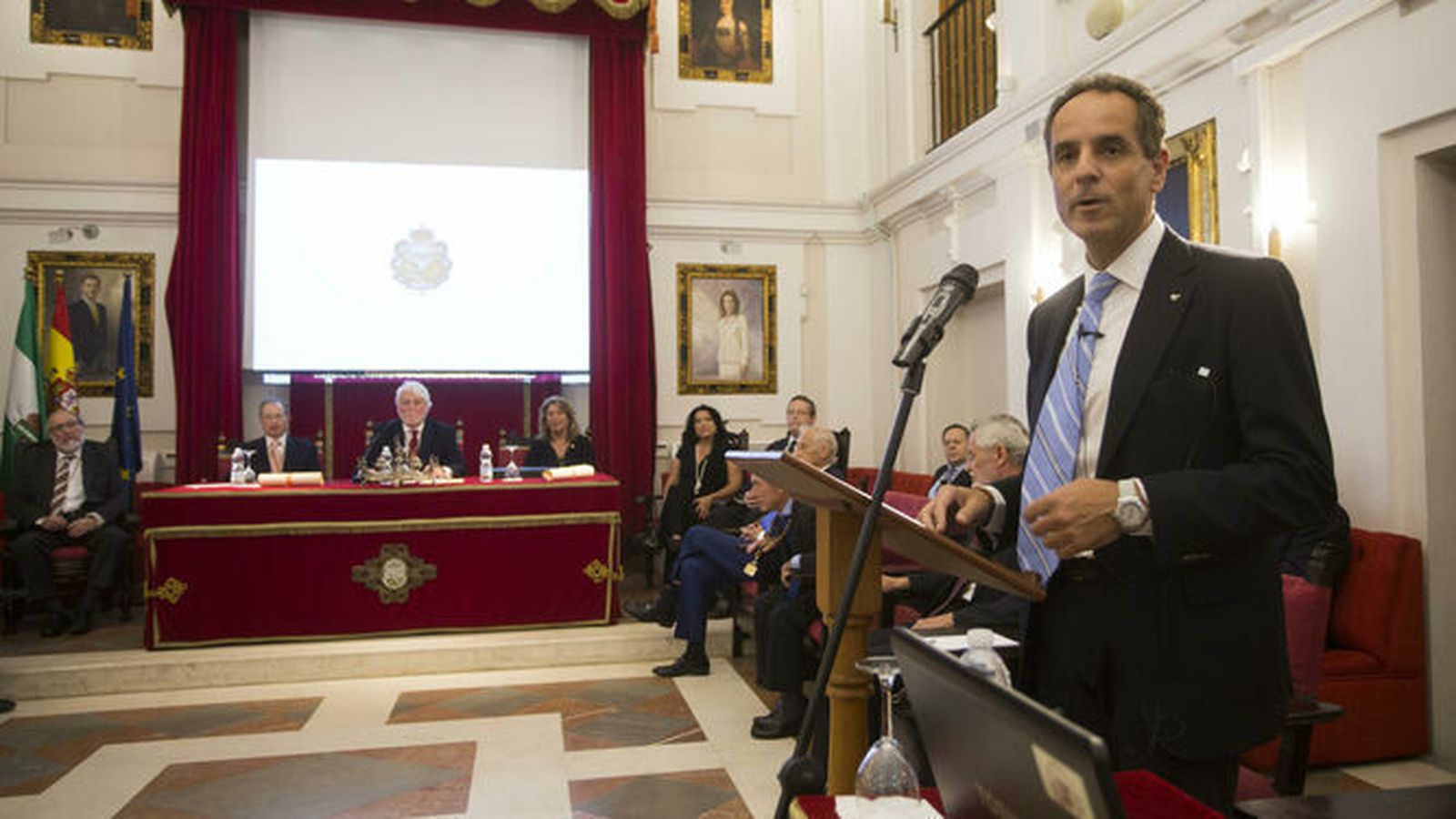 José Antonio Lorente durante una reciente conferencia