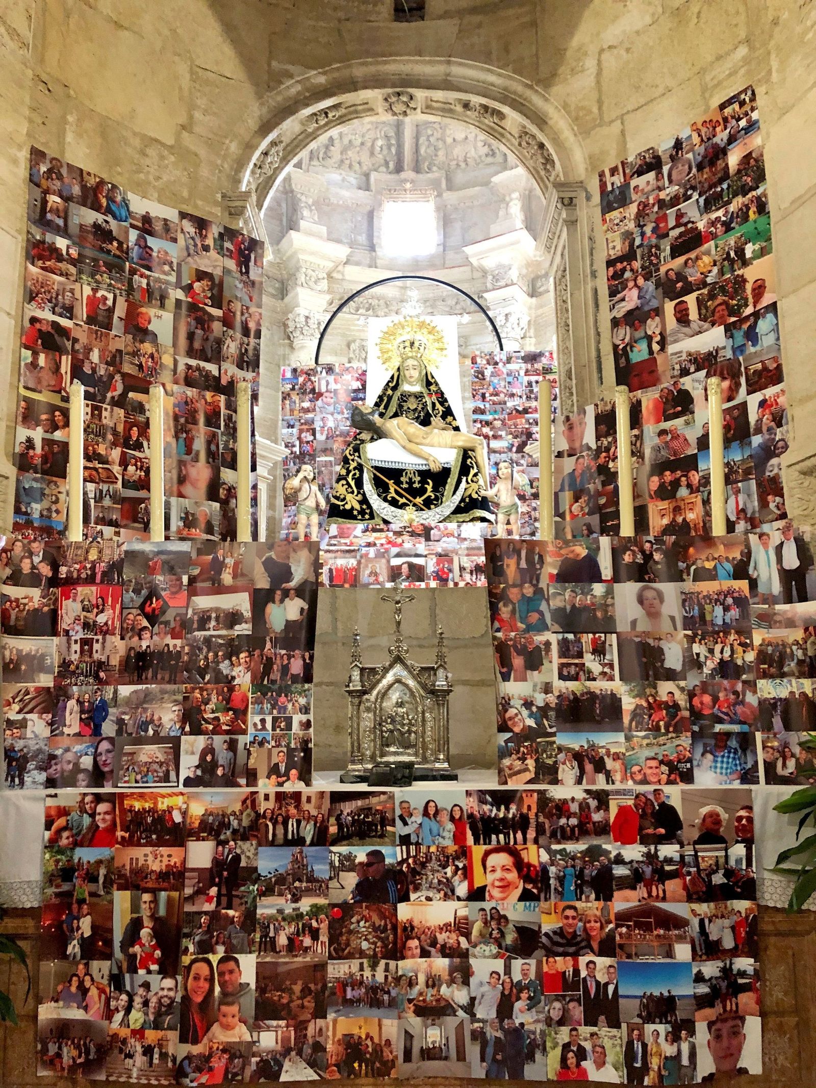 Alhamba de Granada celebró a su patrona con este altar en abril.