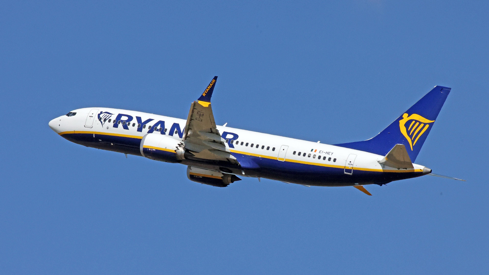 Un avión de Ryanair despegando del Aeropuerto de Jerez.