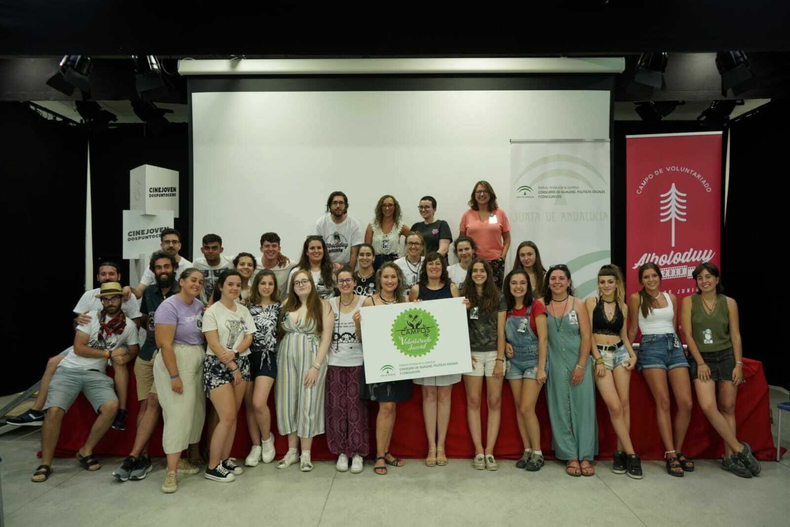 Campo de Voluntariado en Alboloduy para un taller sobre cine inclusivo.