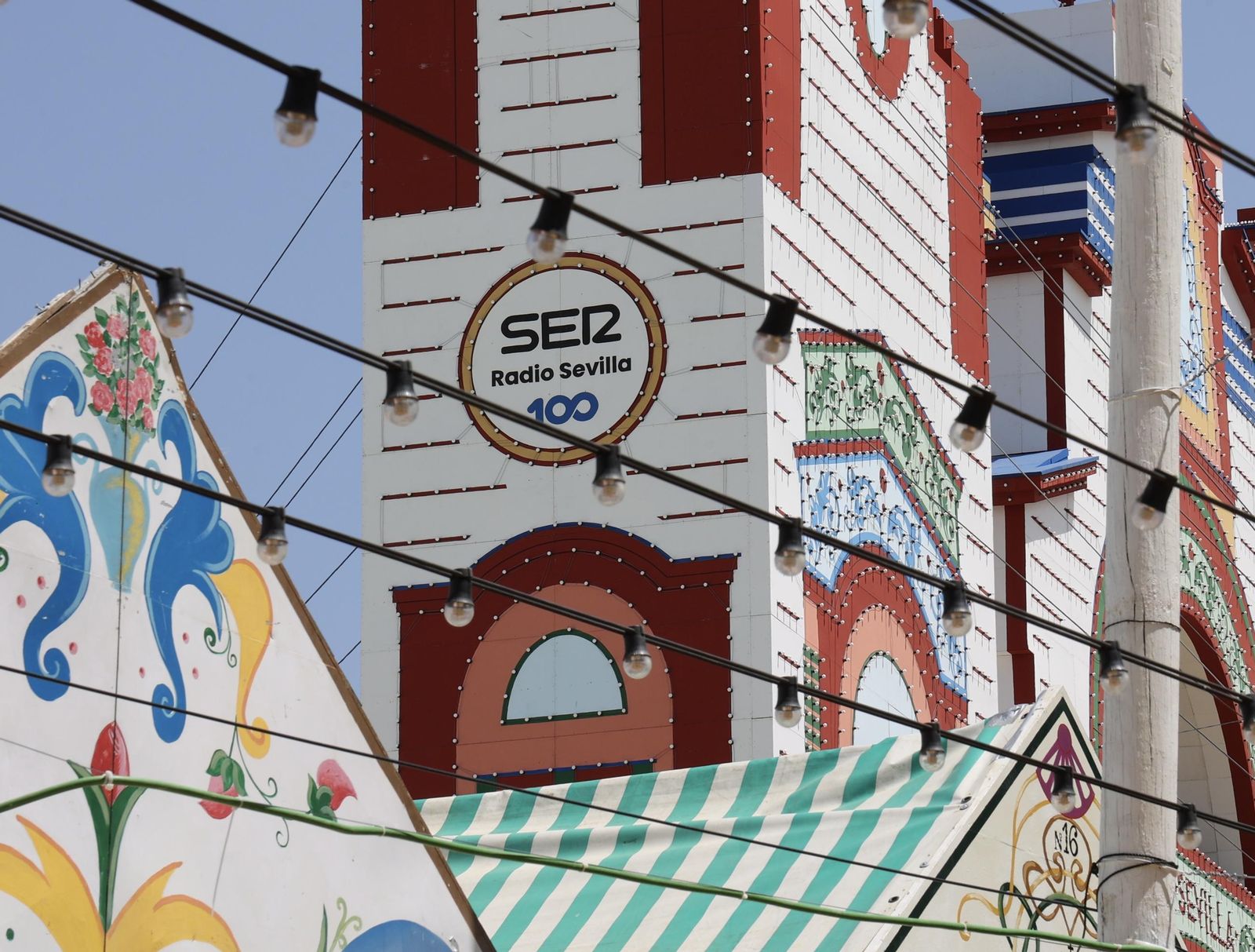 Montaje de la Feria tras el apagón