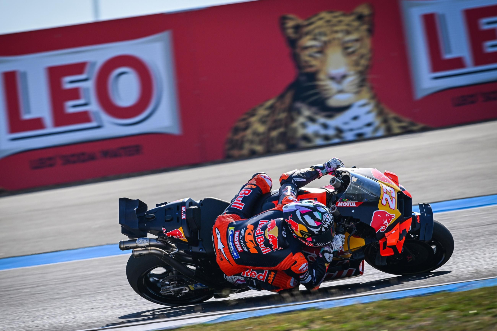 Las fotos del primer triunfo de Marc Márquez en la temporada