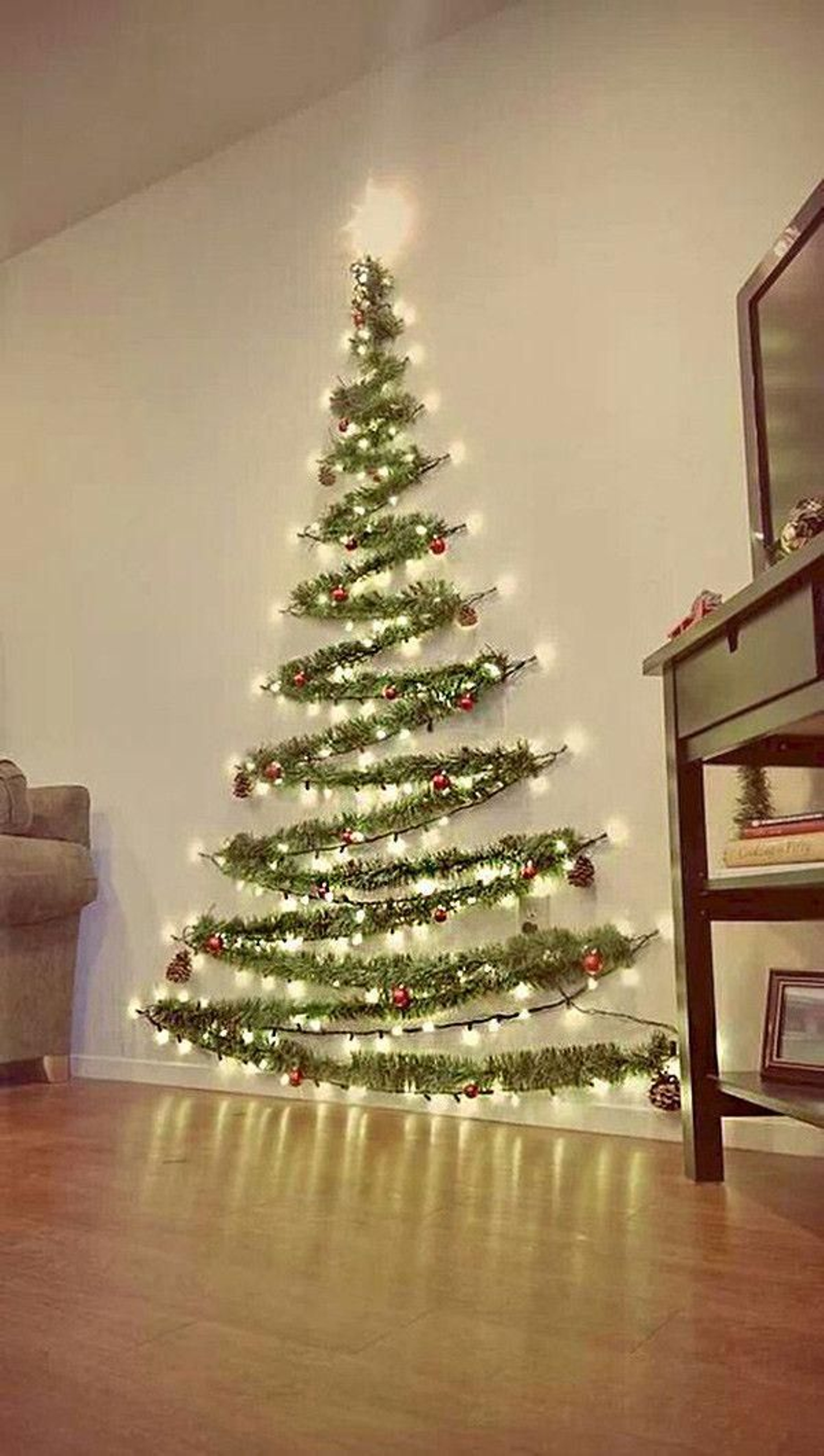 Árbol de Navidad con espumillón.