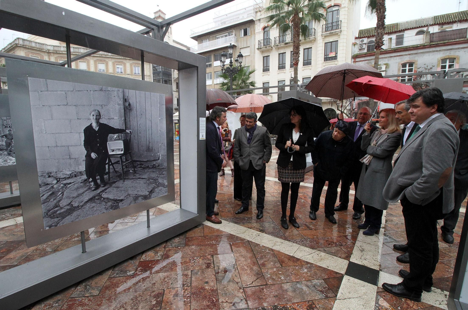 Latitudes, inauguración de la exposición colectiva en la Plaza de Las Monjas en imágenes