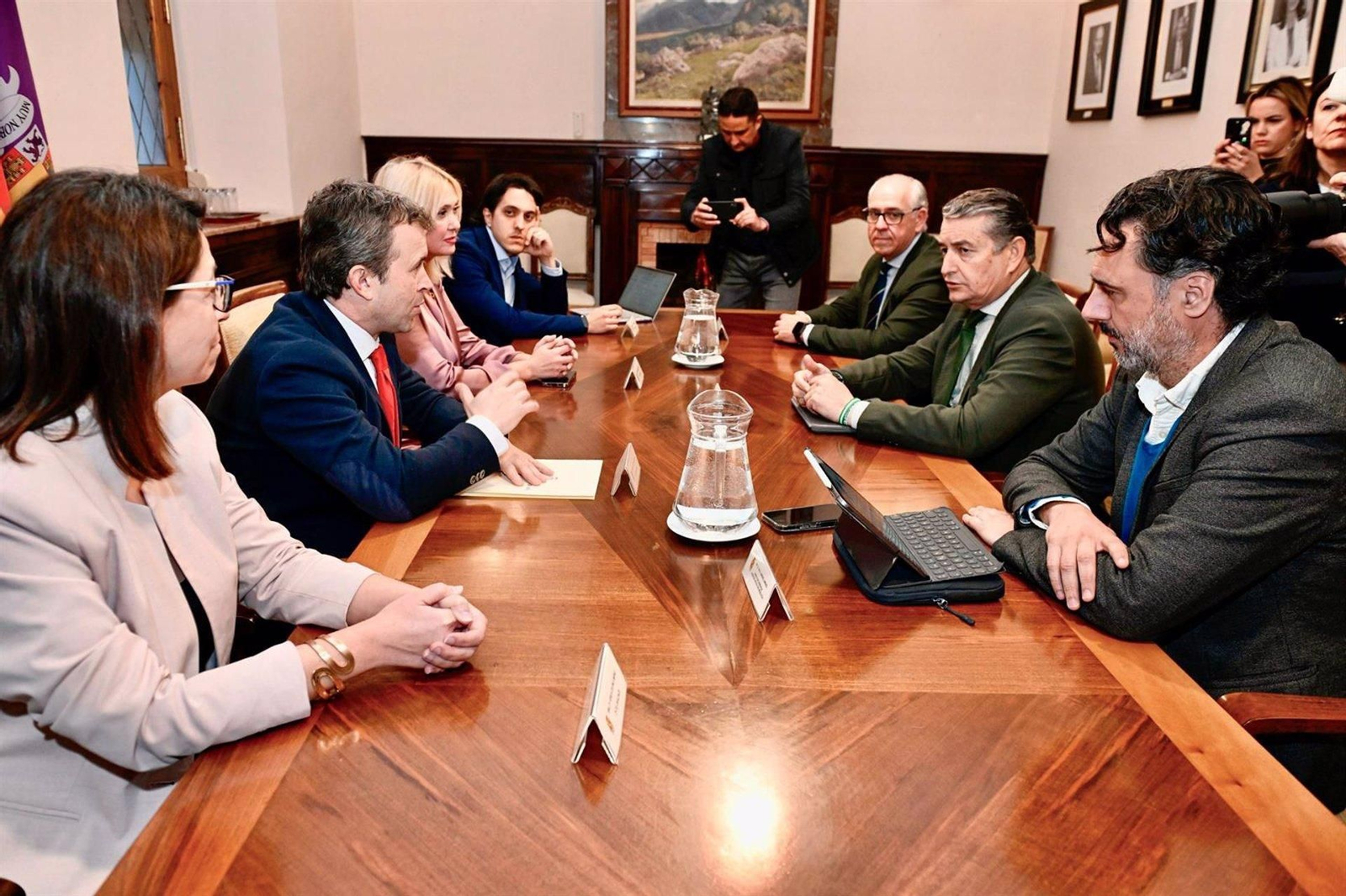 Reunión entre el consejero y el alcalde.
