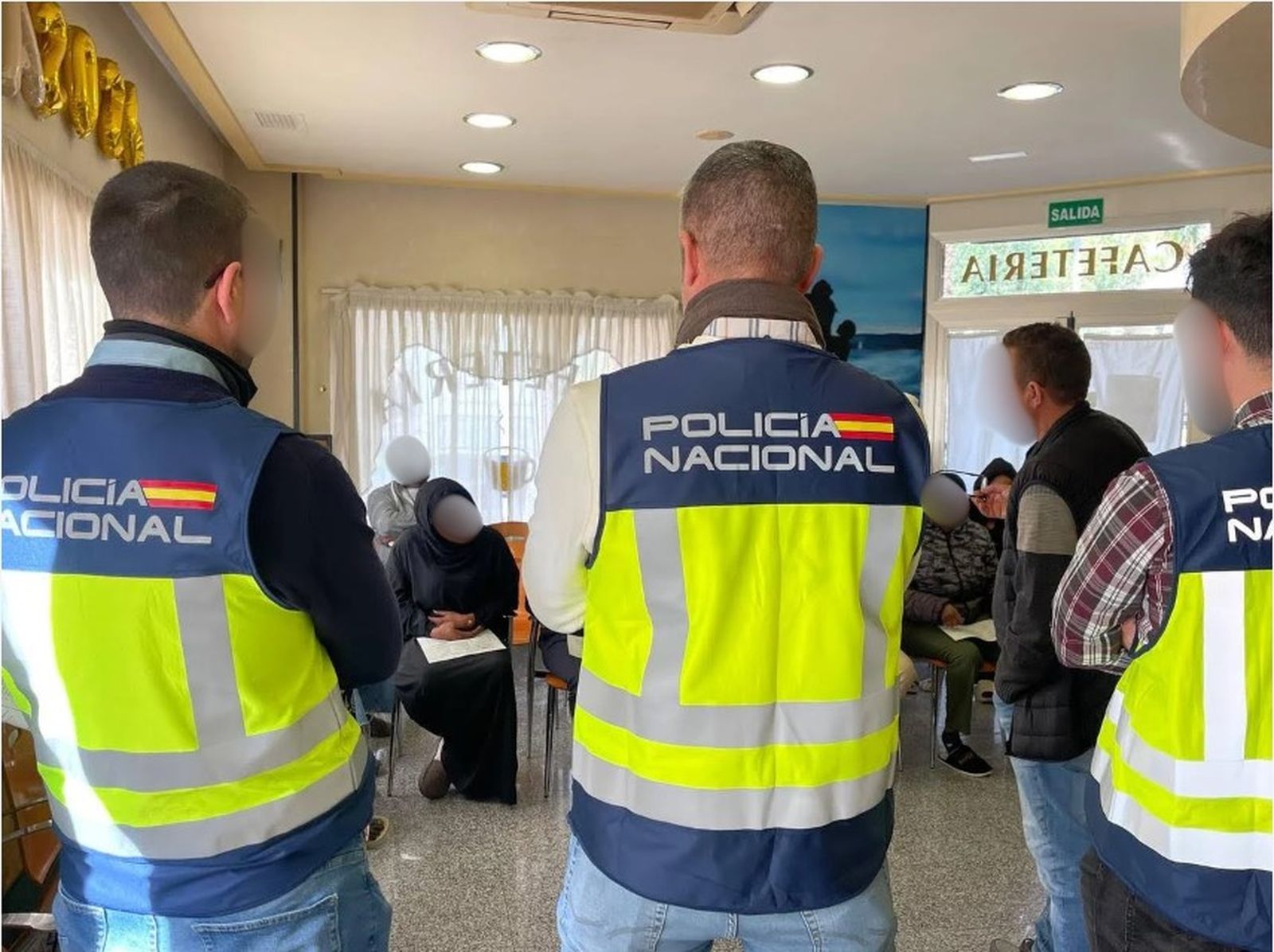 Una de las charlas a mujeres vulnerables en El Ejido.