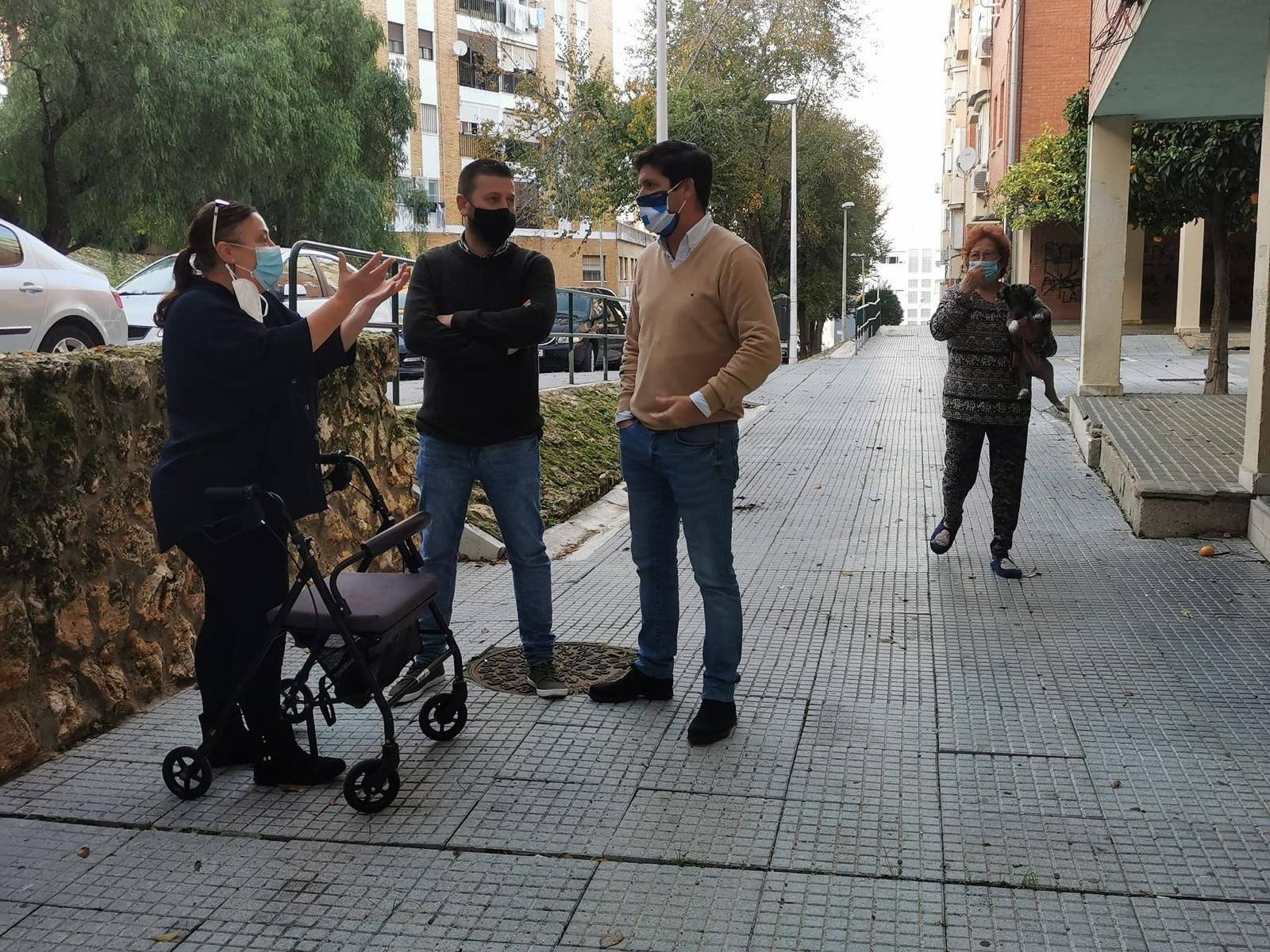 Visita del portavoz de Ciudadanos en el Ayuntamiento al barrio de La Orden.