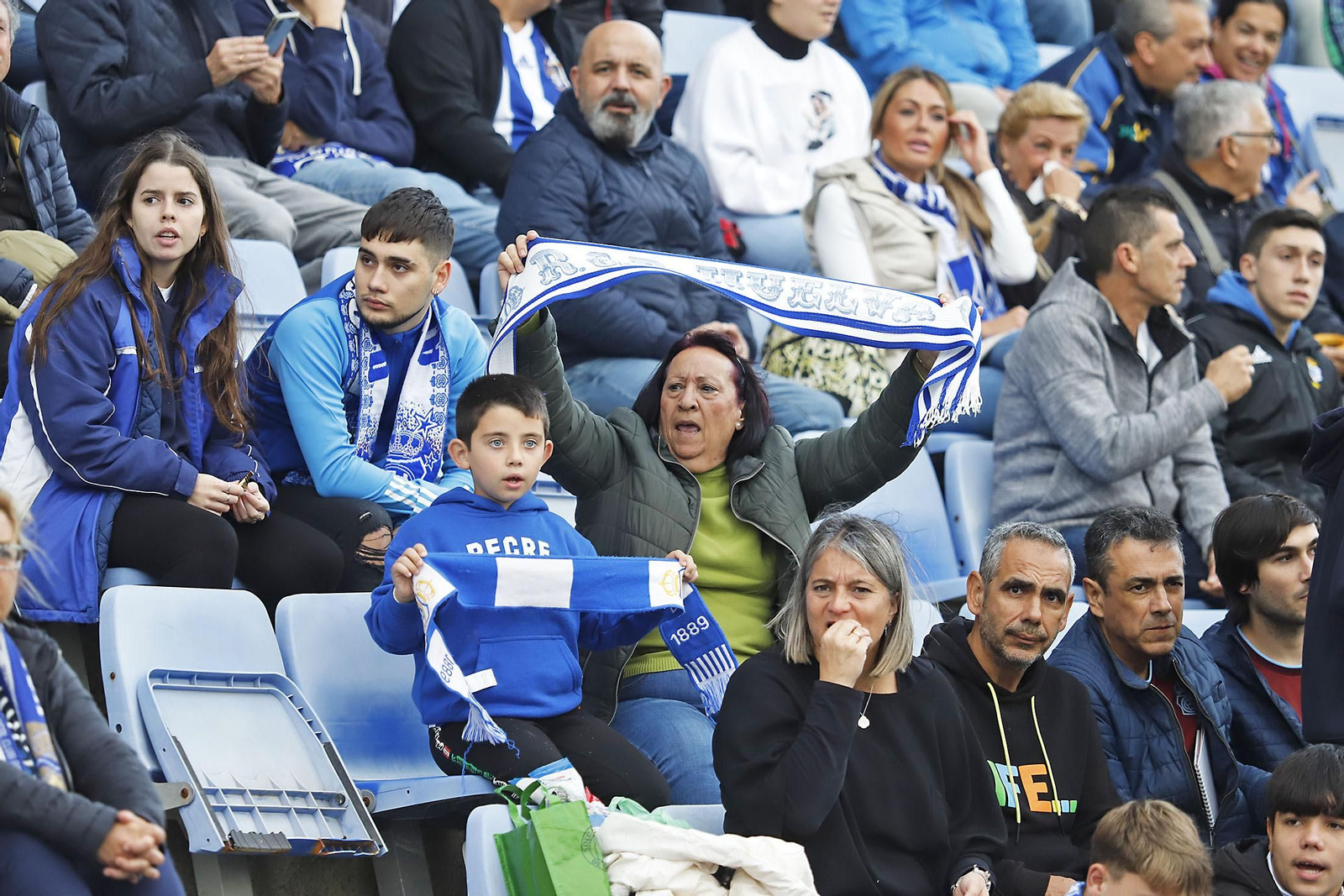 Imágenes del ambiente en el Recreativo de Huelva - San Fernando