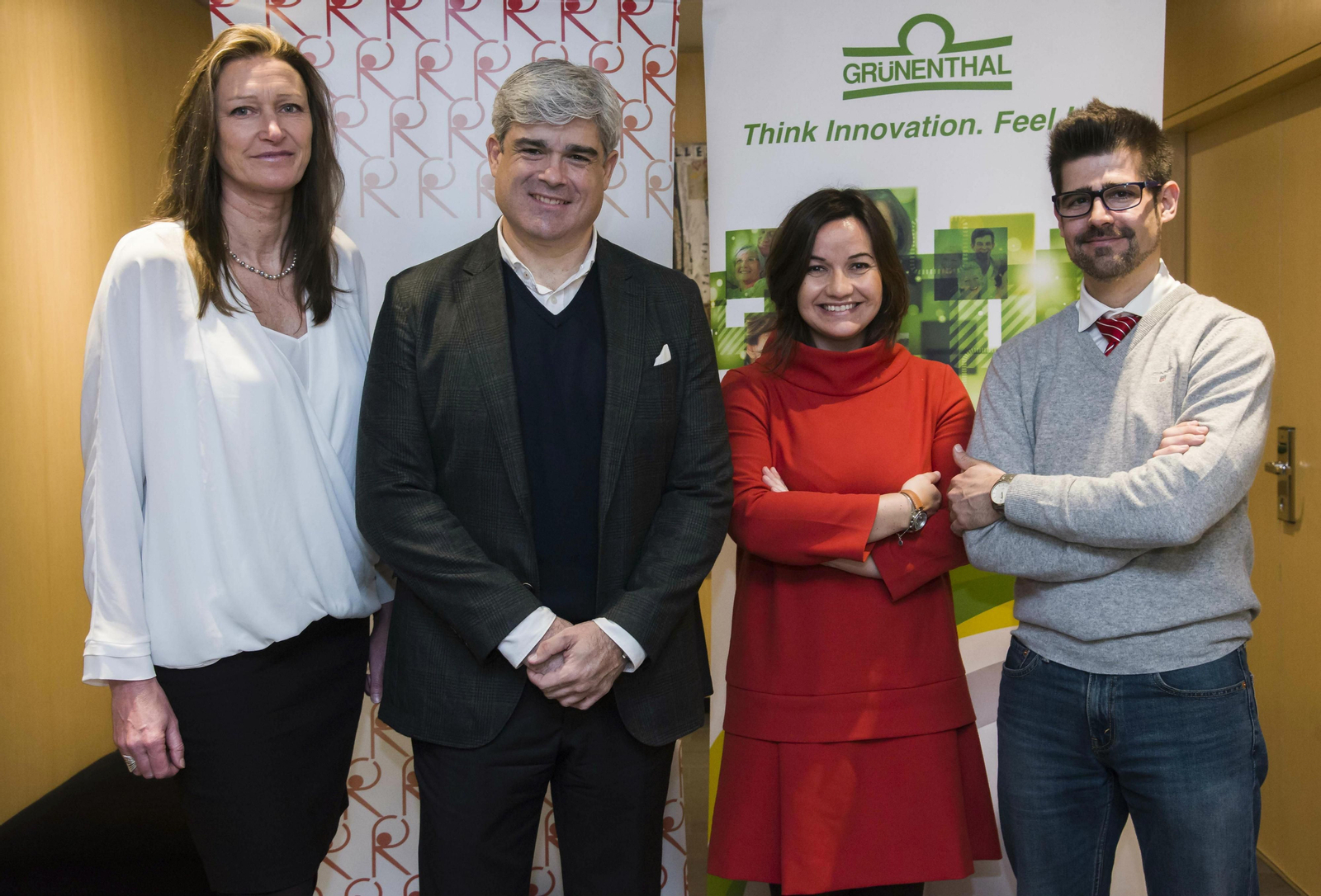 Silvia Beck, de MTR; Fernando Vega, de la LIRE; Ana Esquivias, de Grünenthal, y el reumatólogo Enrique Calvo.