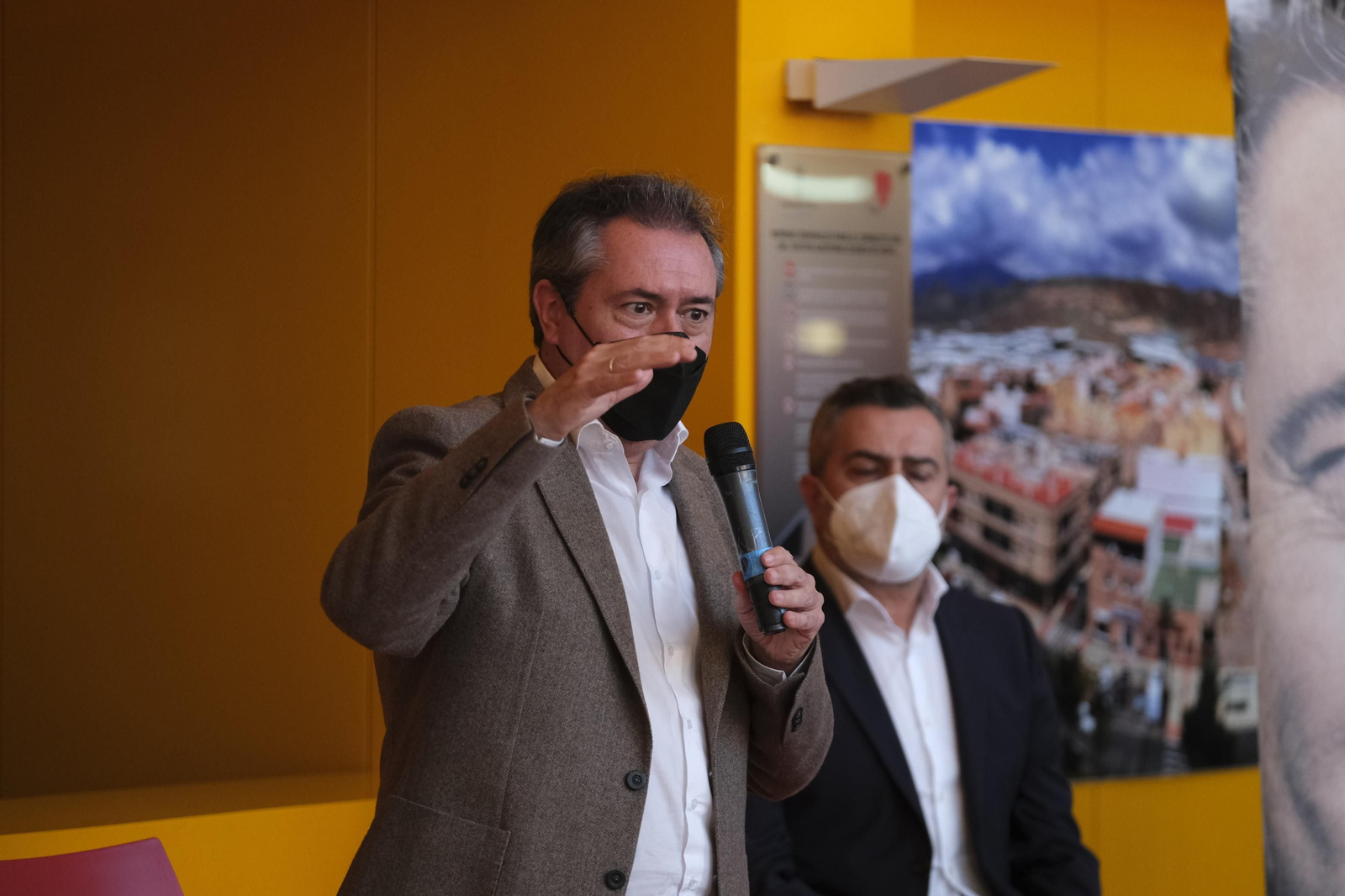 Imágenes de Juan Espadas, Secretario General del PSOE en Andalucía, en Almería.