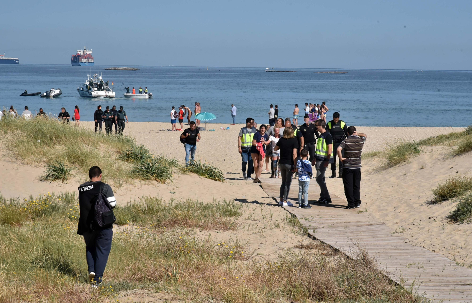 Instantes después de la muerte del pequeño Manuel Mancilla en Getares en mayo de 2018.