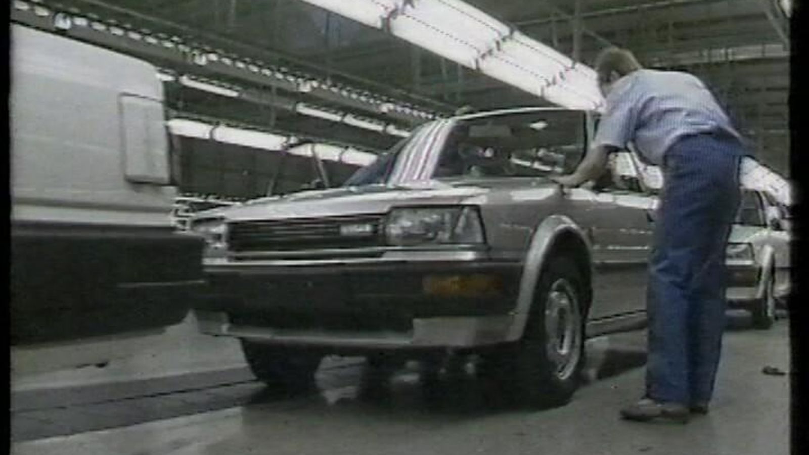 Hoy se emplea mucho menos de la mitad de tiempo en ensamblar un Leaf que un Bluebird, aunque la diferencia de equipamiento o complejidad entre uno y otro es abismal.