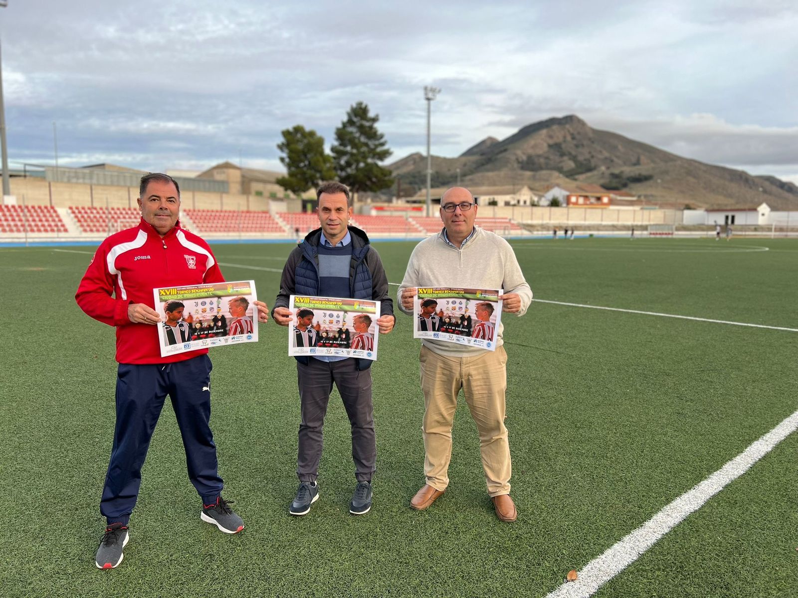 Un momento de la presentación del XVIII Torneo Benjamín de Pinos Puente