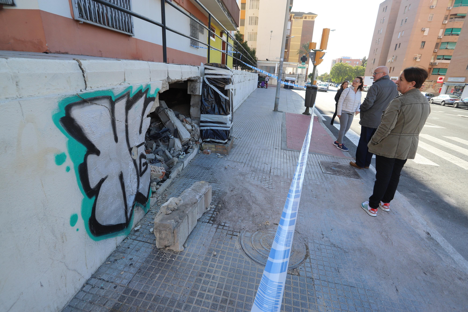 Imágenes del lugar del accidente que le costó la vida a una joven de 22 años en Fuerzas Armadas, Huelva
