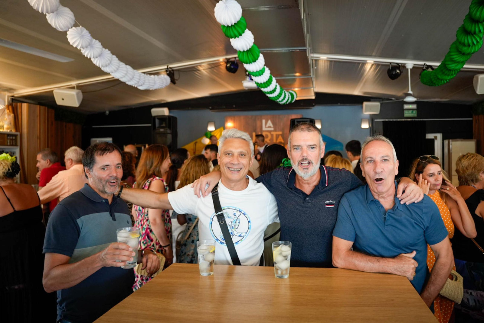 Los almerienses disfrutan del lunes en la Feria del Mediodía