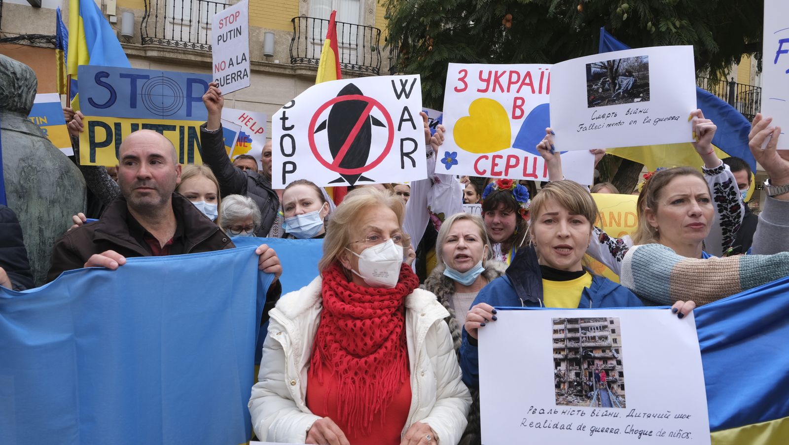 Fotogalería de las protestas contra la invasión rusa en Ucrania. Almería.