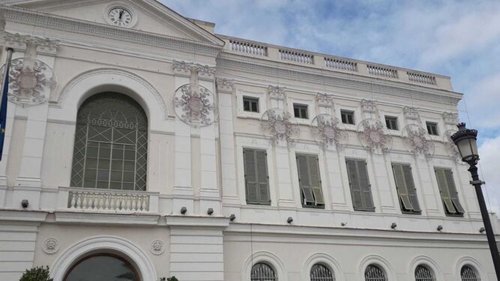 Ya está todo preparado para el encendido del Alumbrado Extraordinario de Navidad en la Plaza Isaac Peral.