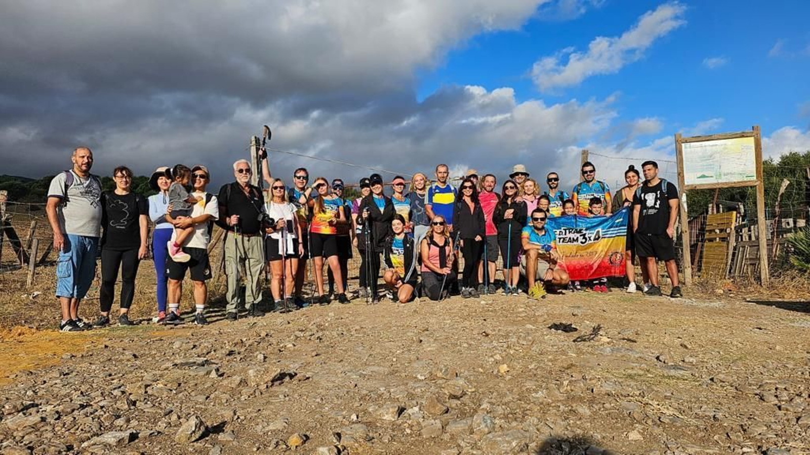 Los participantes en la ruta por la Garganta del Capitán.