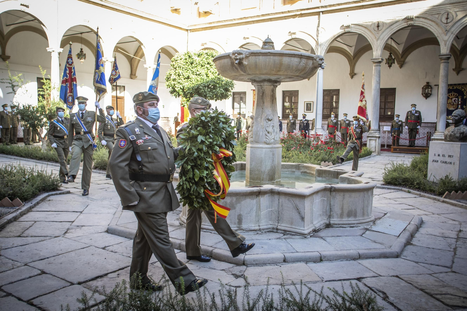 Fotos: la fiesta nacional se celebra en el Madoc de Granada con el izado de la bandera