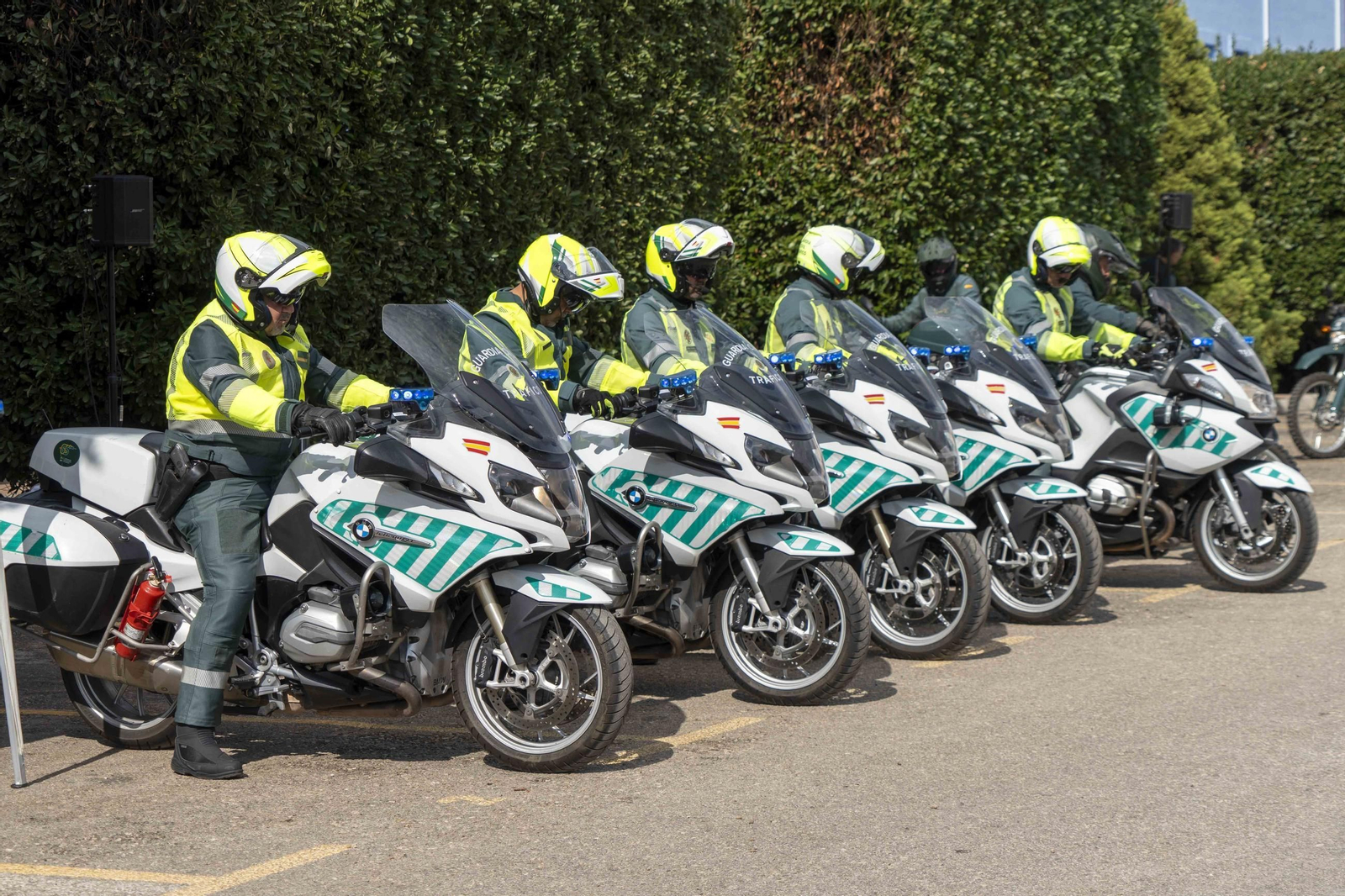 Fotos: emoción, homenajes y medallas en la Guardia Civil de Granada para festejar a su Patrona