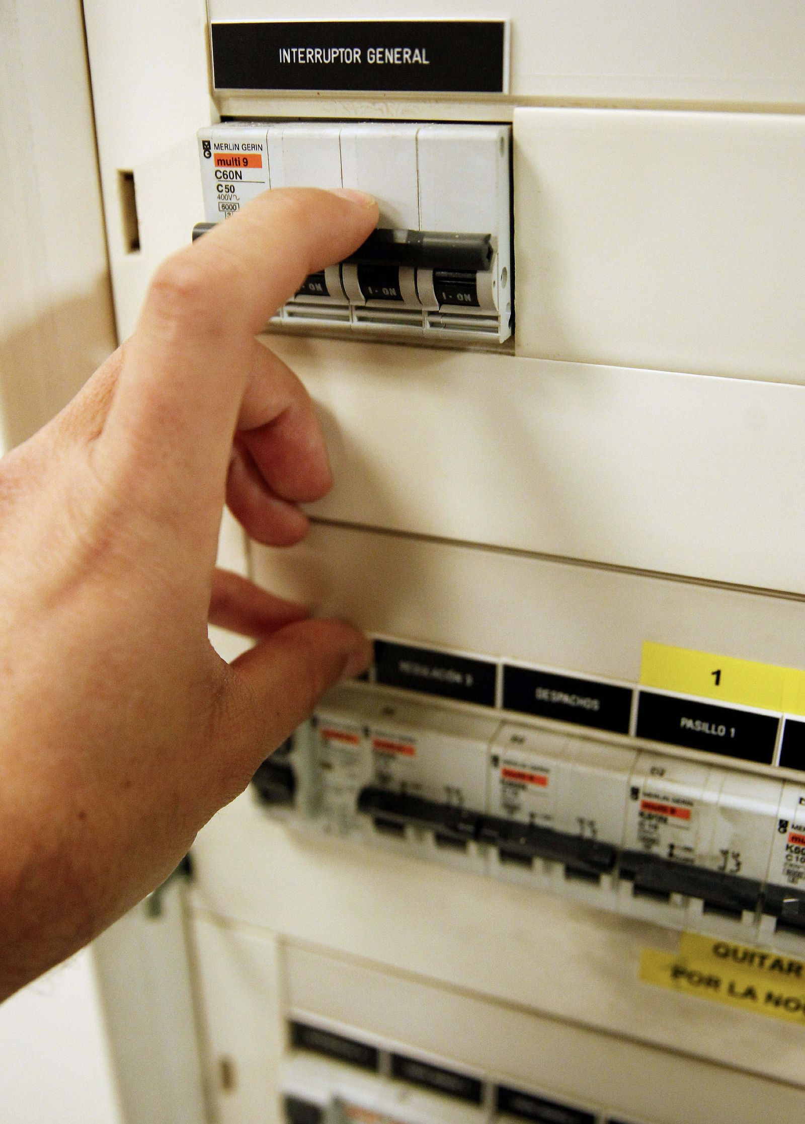 Un interruptor de la luz.