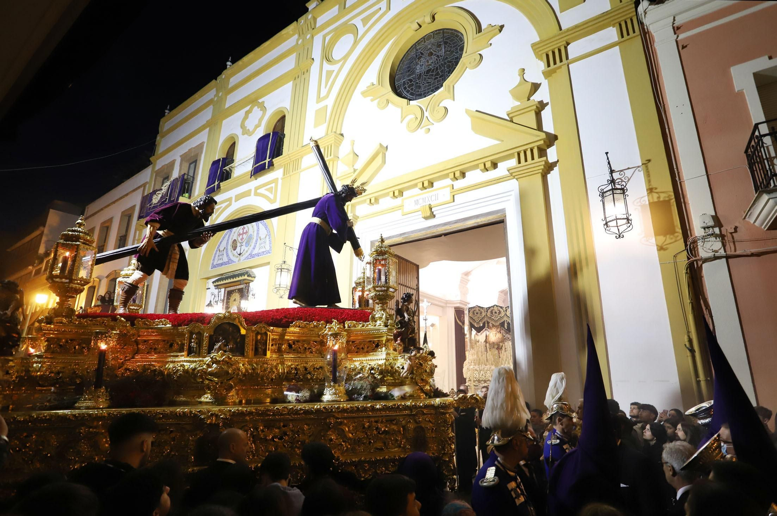 Imágenes del Nazareno en la madrugá de Huelva