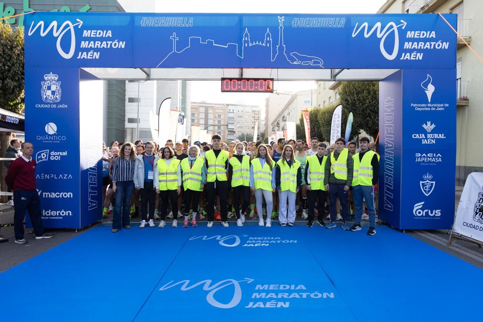 En imágenes: multitudinaria e histórica XXIX Media Maratón 'Ciudad de Jaén' y 10k en memoria de Paco Manzaneda (2)