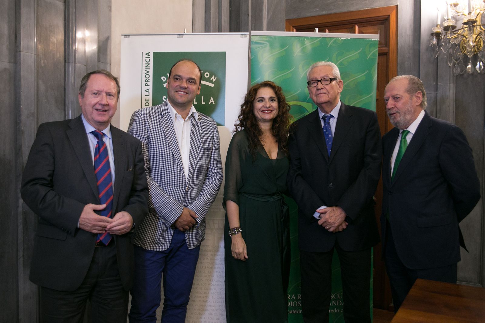 La consejera de Hacienda, María Jesús Montero, y el presidente de la Diputación, Fernando Rodríguez Villalobos, en las jornadas.