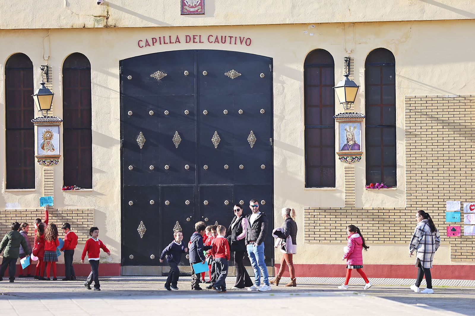 Imágenes del acto del Día a la No Violencia y la Paz del Colegio La Hispanidad