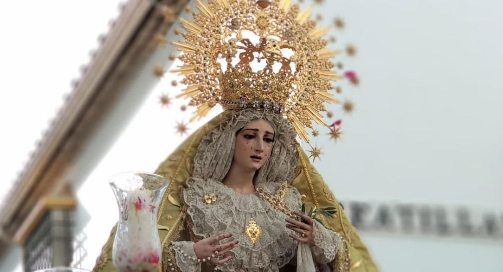 La Virgen de la Paz, durante el rezo del rosario.