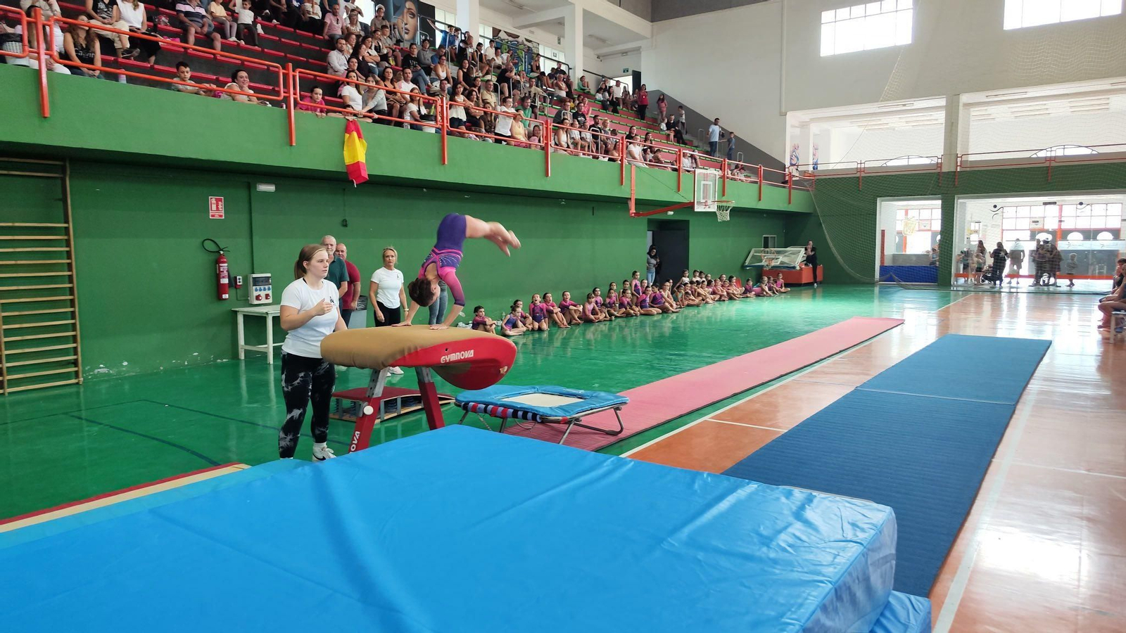 Los y las participantes realizaron sus mejores saltos ante sus familiares y amigos.