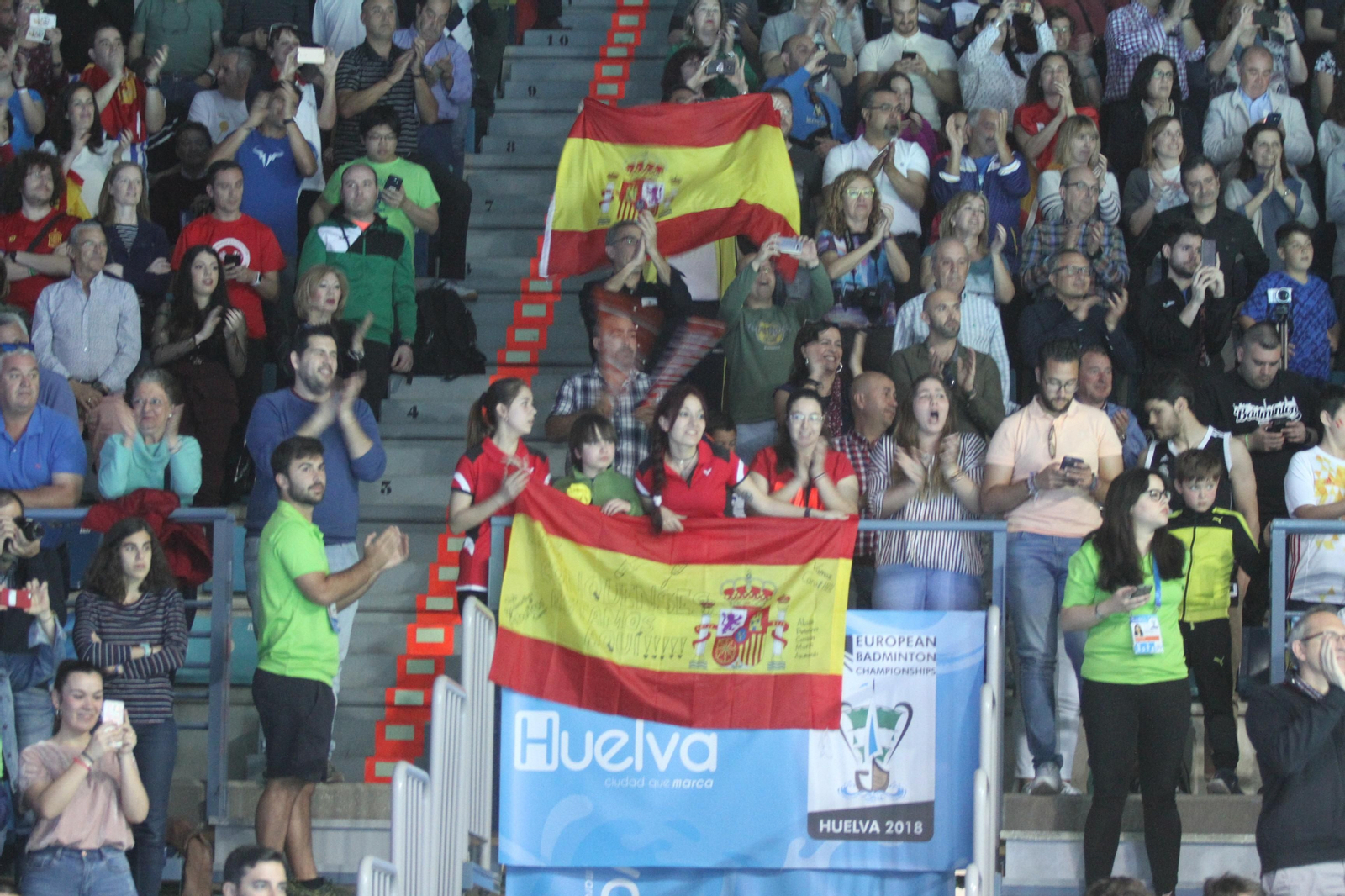 Las gradas del pabellón Carolina Marín se llenaron para ver ganar el oro a la onubense.