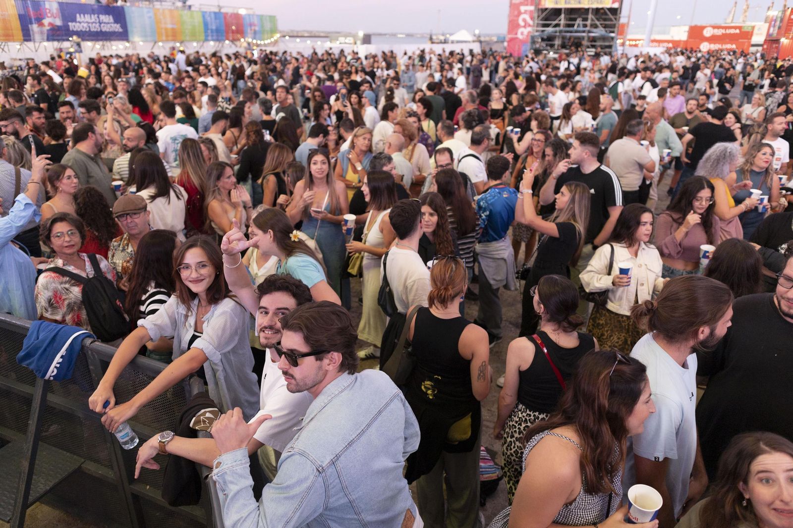 Búscate en las imágenes del concierto gratuito en el Muelle de Cádiz