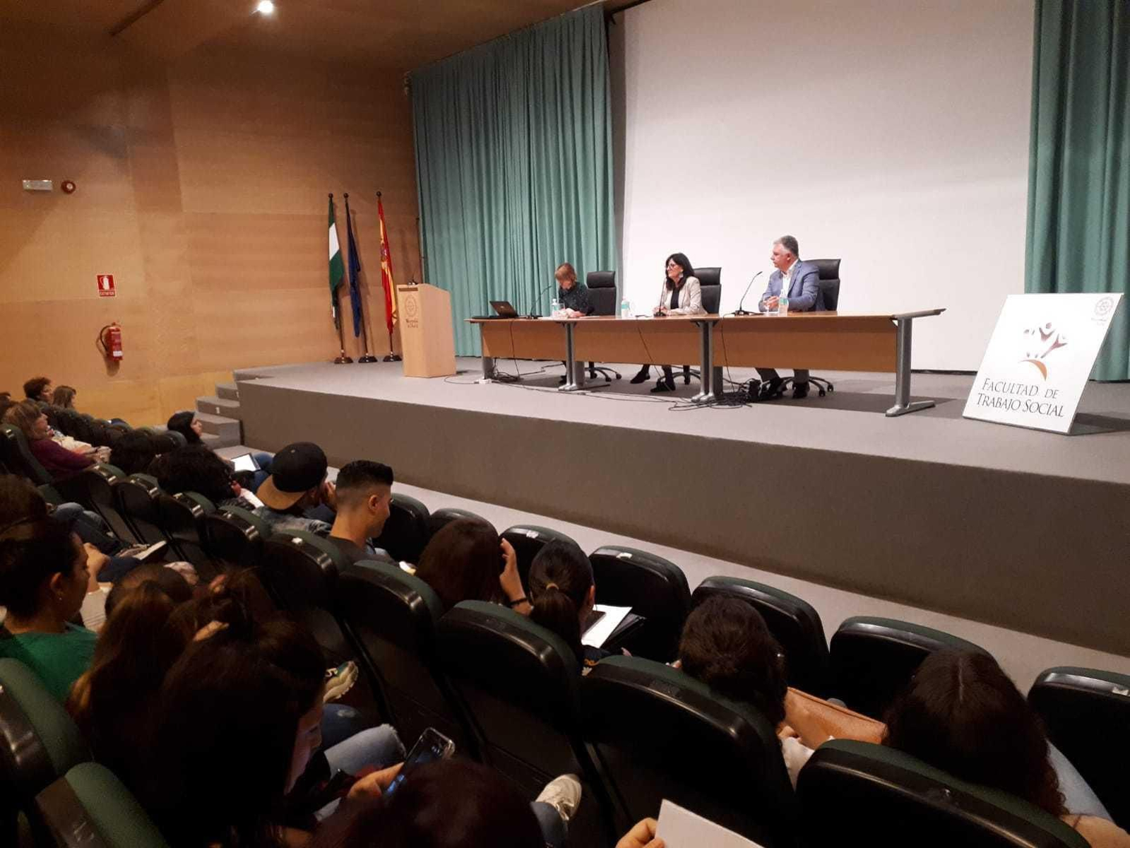 Las jornadas universitarias sobre menores infractores, celebradas ayer en la Facultad de Trabajo Social.