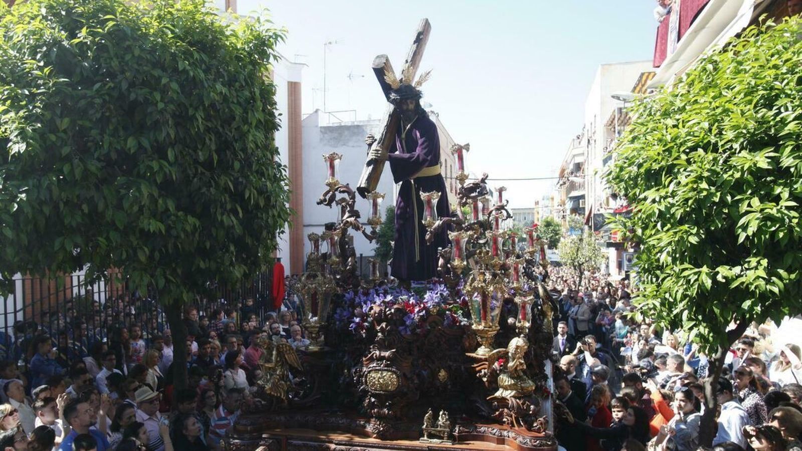 La banda del Nazareno de Huelva acompaña a Jesús de la Humildad