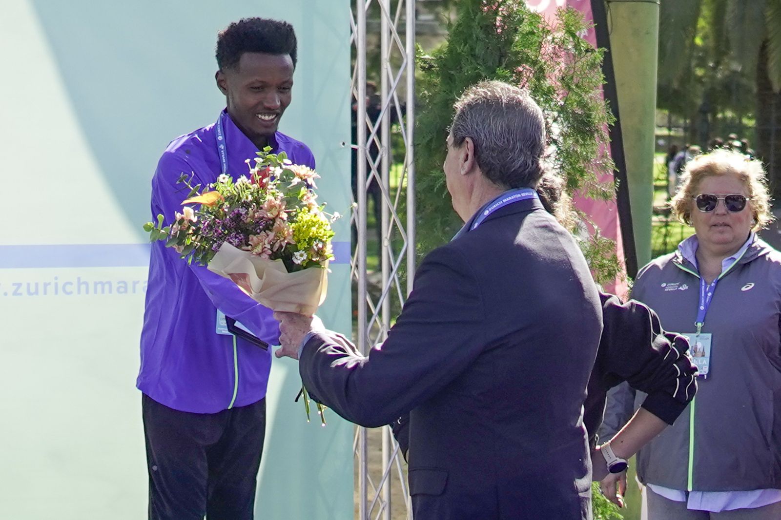 Así ha sido la entrega de premios del Zúrich Maraton de Sevilla 2026