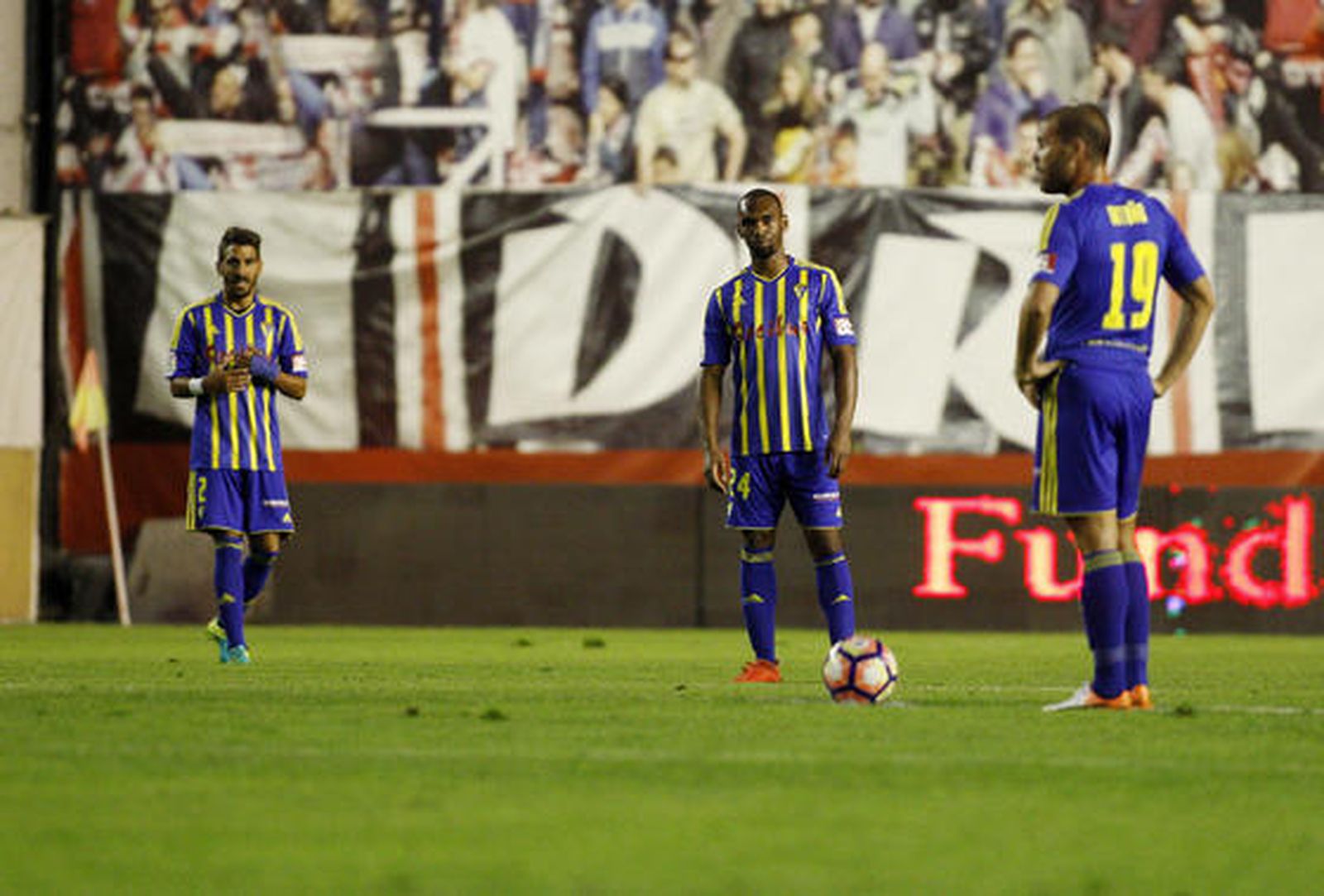 El Cádiz, sin intensidad ni ideas, ofrece una penosa imagen en Vallecas (3-0)

Foto: LOF