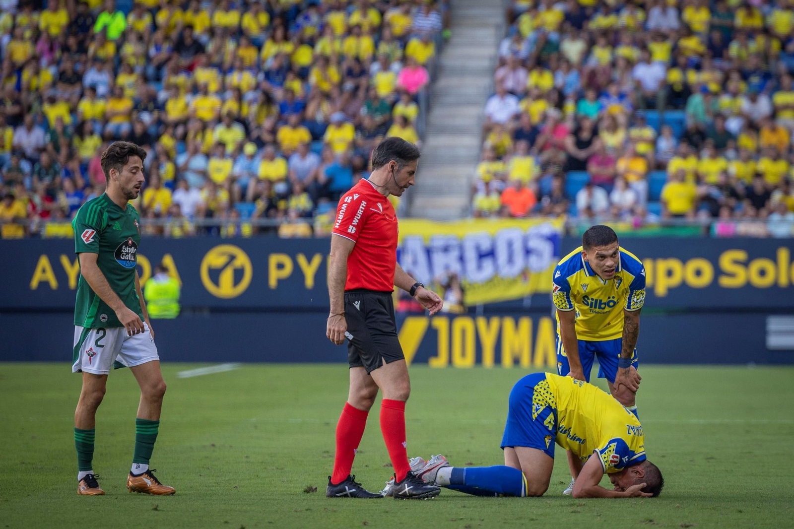 González Esteban en un partido del Cádiz.