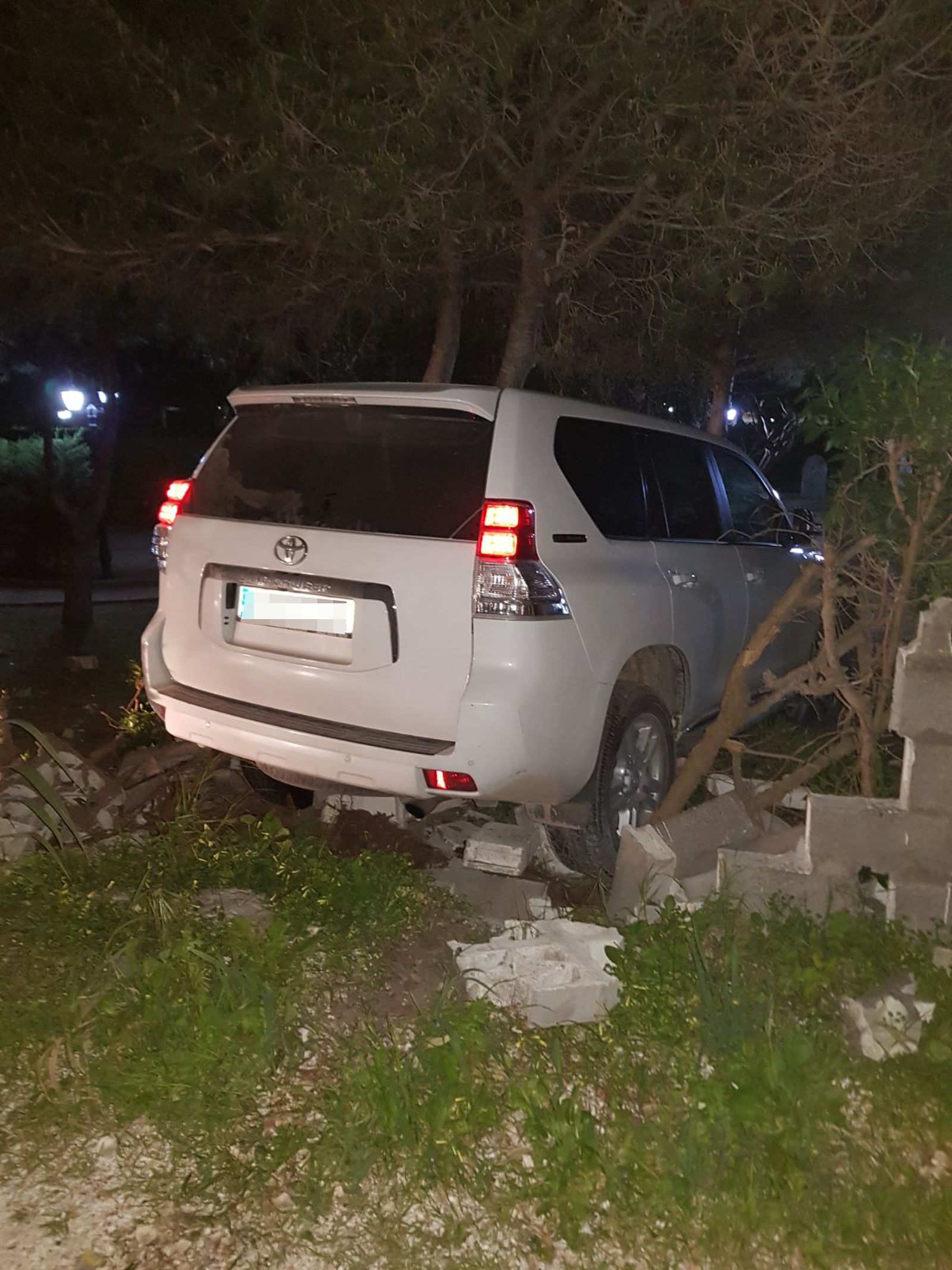 El todoterreno que se empotró en las instalaciones de Asansull el pasado miércoles por la noche.