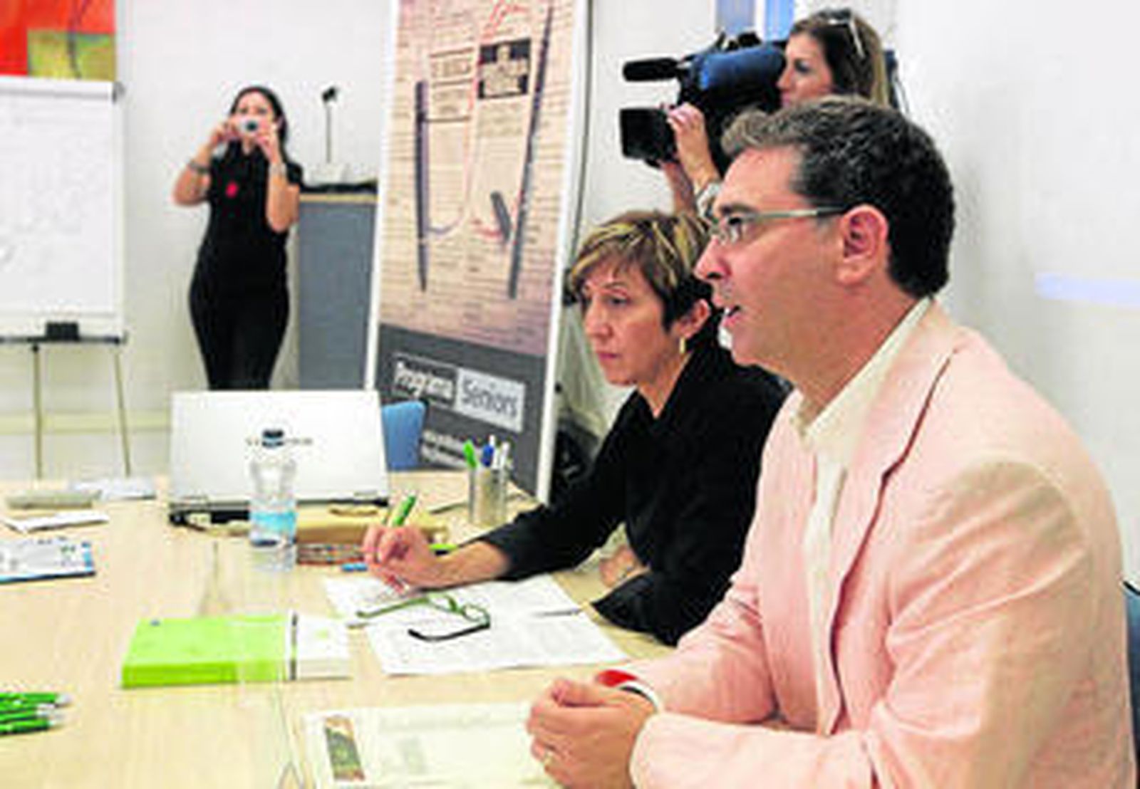 Juana Baena, junto a Manuel Villar, ayer durante la celebración de las jornadas.