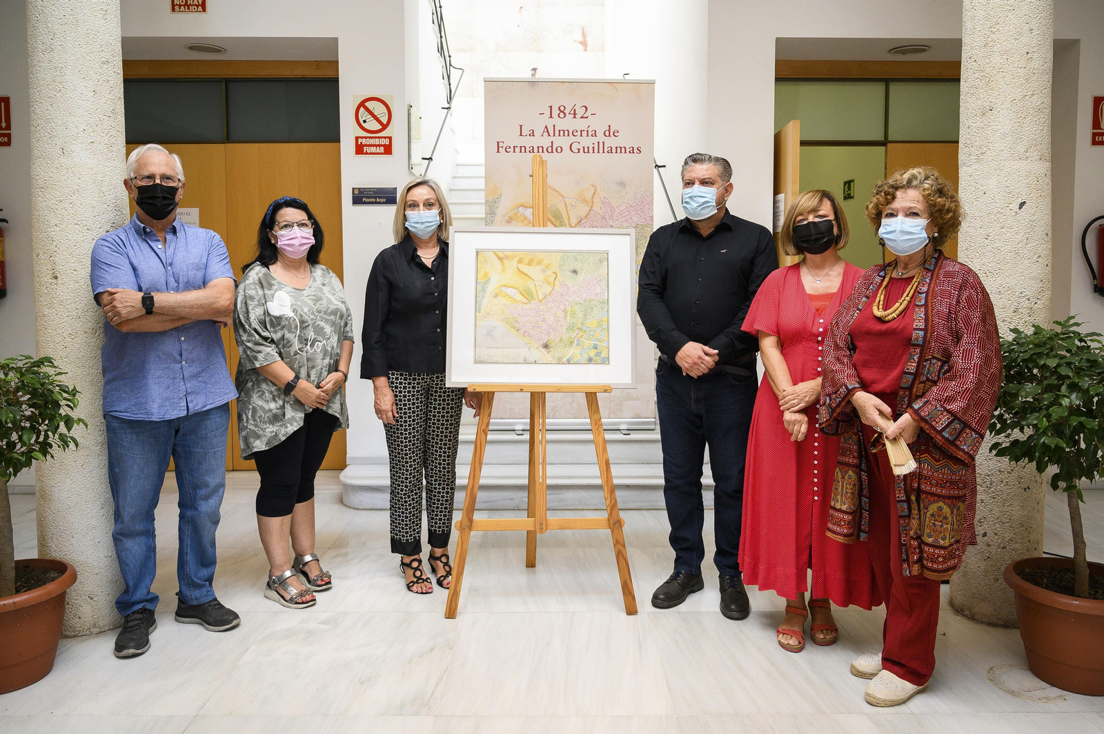 Diego Cruz y María Teresa Pérez con otros miembros de ‘Amigos de la Alcazaba’.