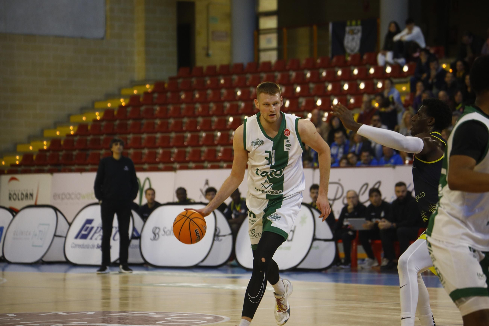 Las mejores fotos del ambiente en Vista Alegre para el Coto Córdoba - UDEA Algeciras